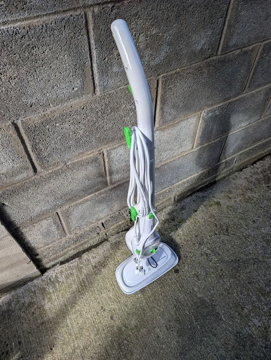 Floor steamer  morphy richards - Image 2