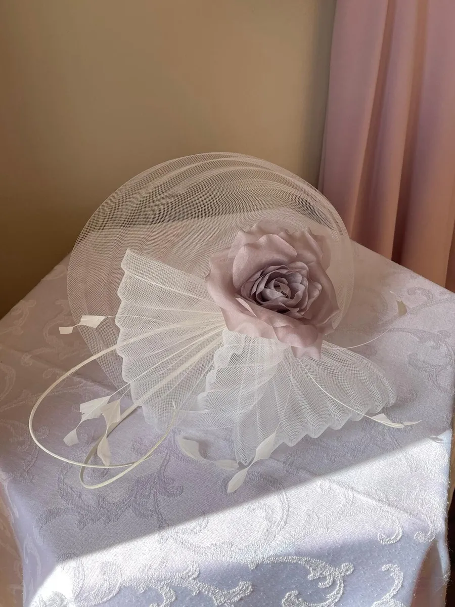 Stunning fascinator - Image 1