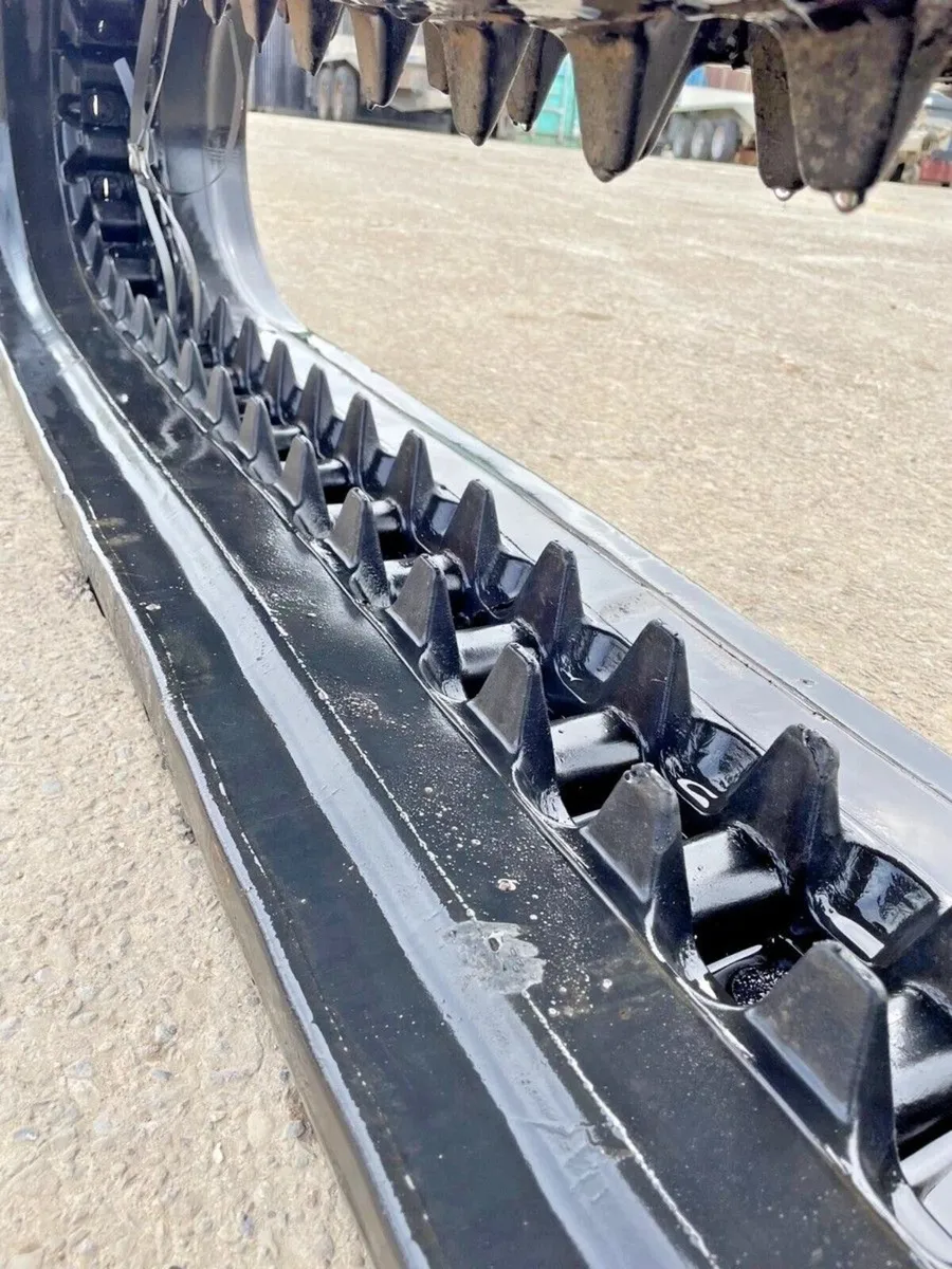 NEW BOBCAT TRACKED SKIDSTEER RUBBER TRACKS - Image 4