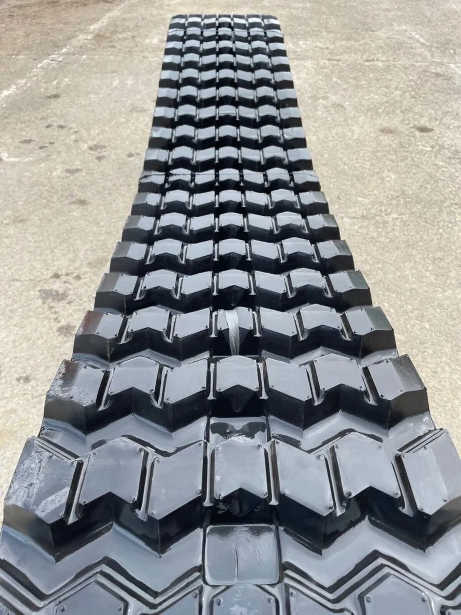 NEW BOBCAT TRACKED SKIDSTEER RUBBER TRACKS - Image 1