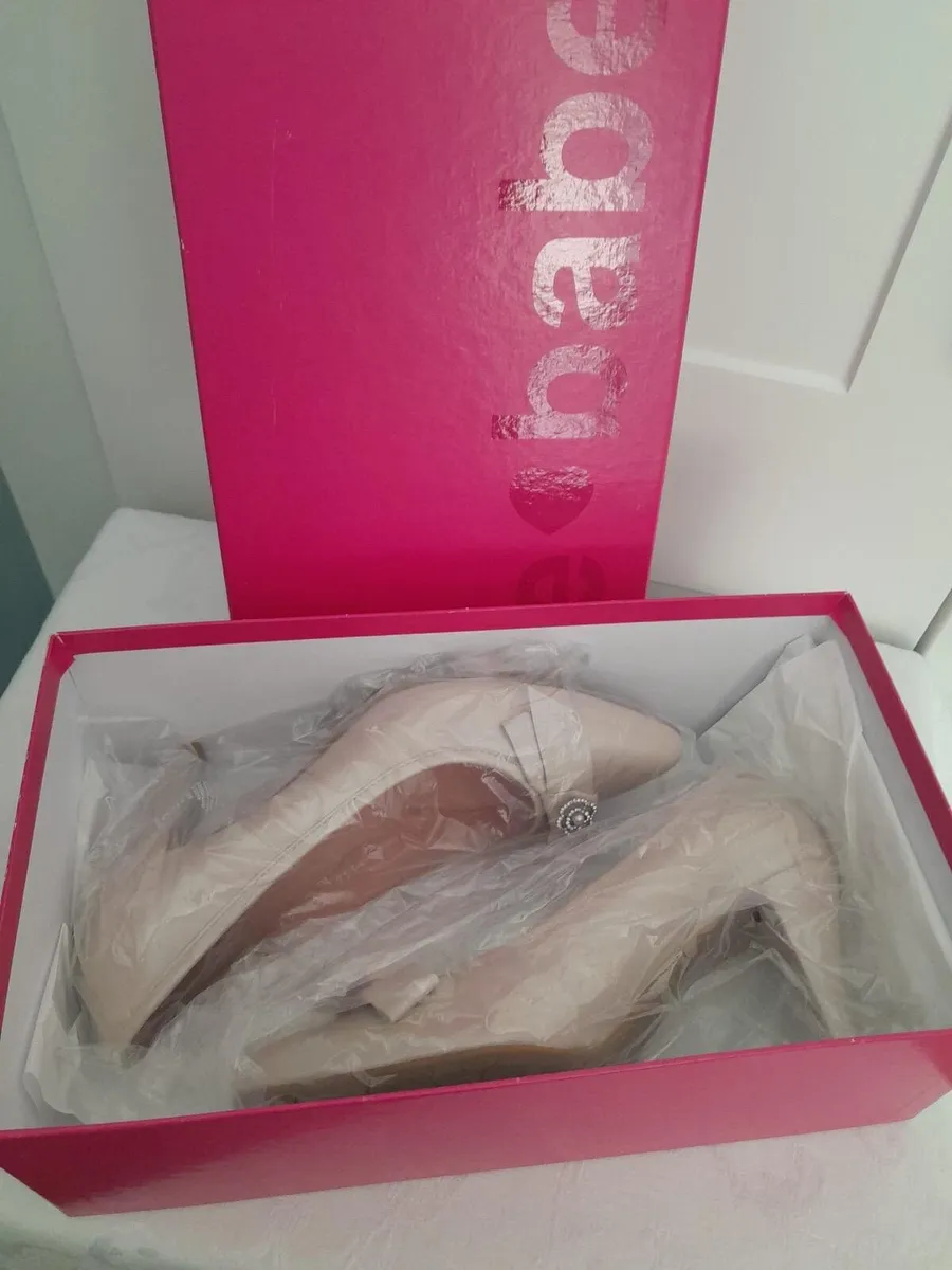 Shoes - Image 3