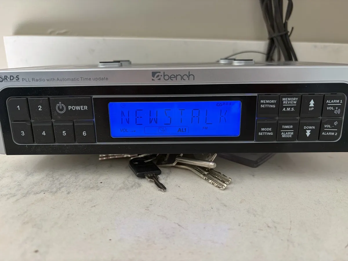 KITCHEN RADIO (with mounting for under cabinets) - Image 4