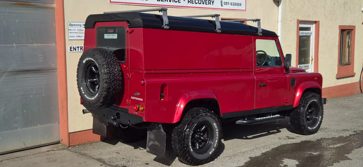 Land Rover Defender Hardtop 110 Plus Vat - Image 2