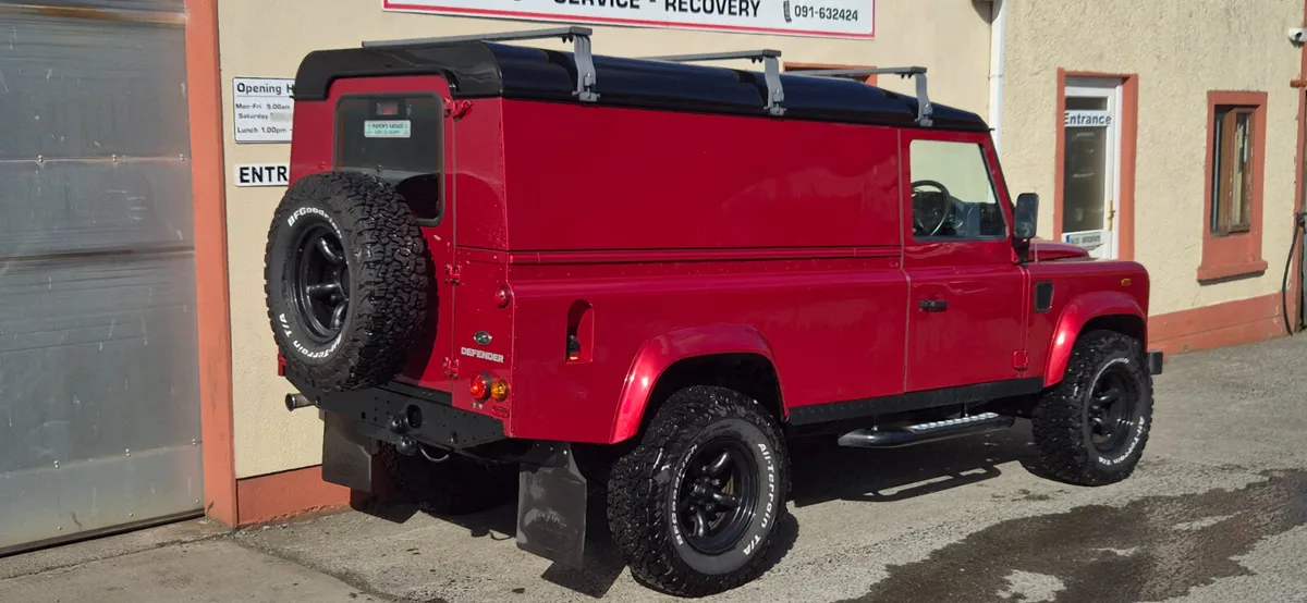 Land Rover Defender Hardtop 110 Plus Vat - Image 4