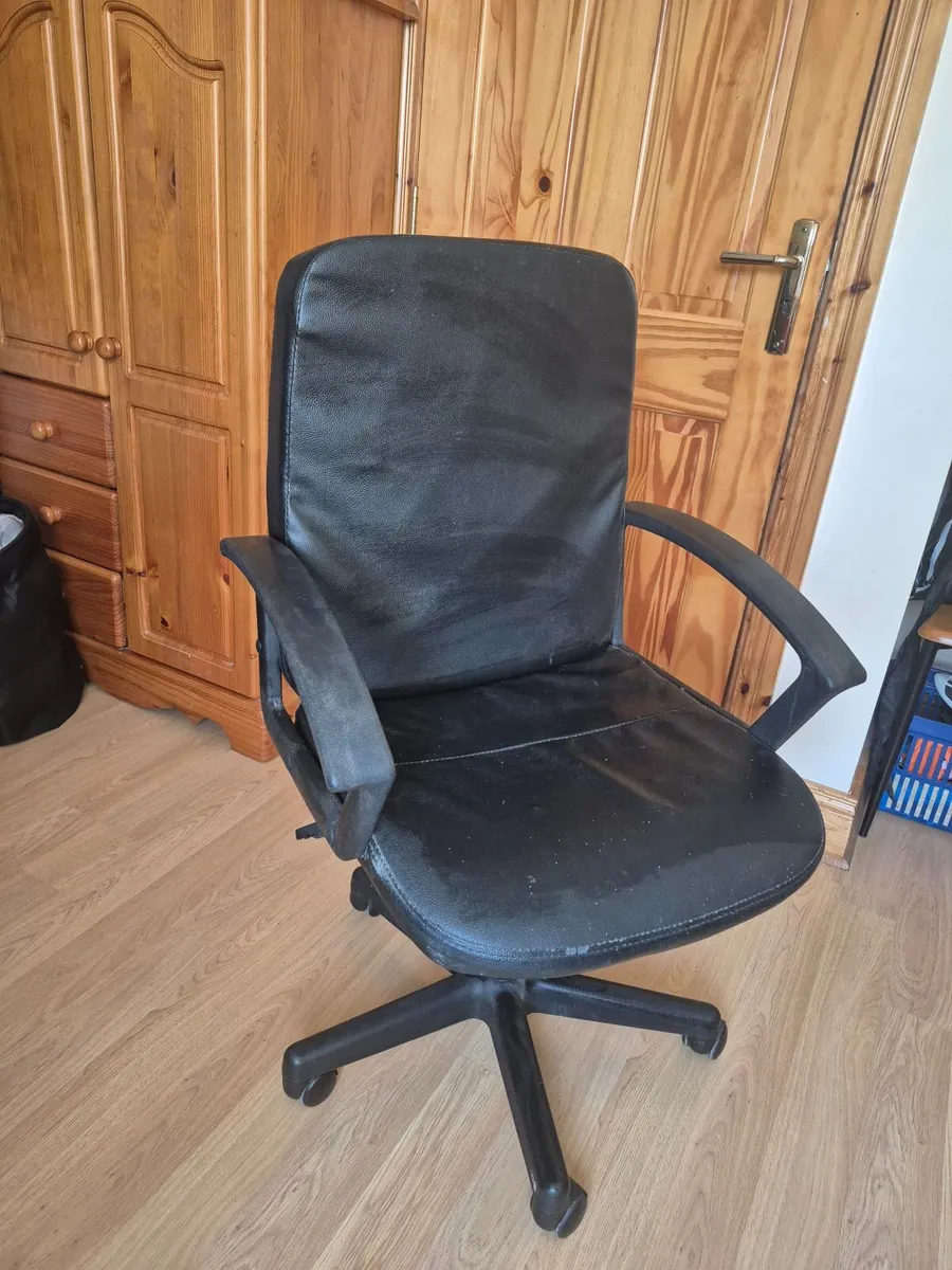 Desk chair