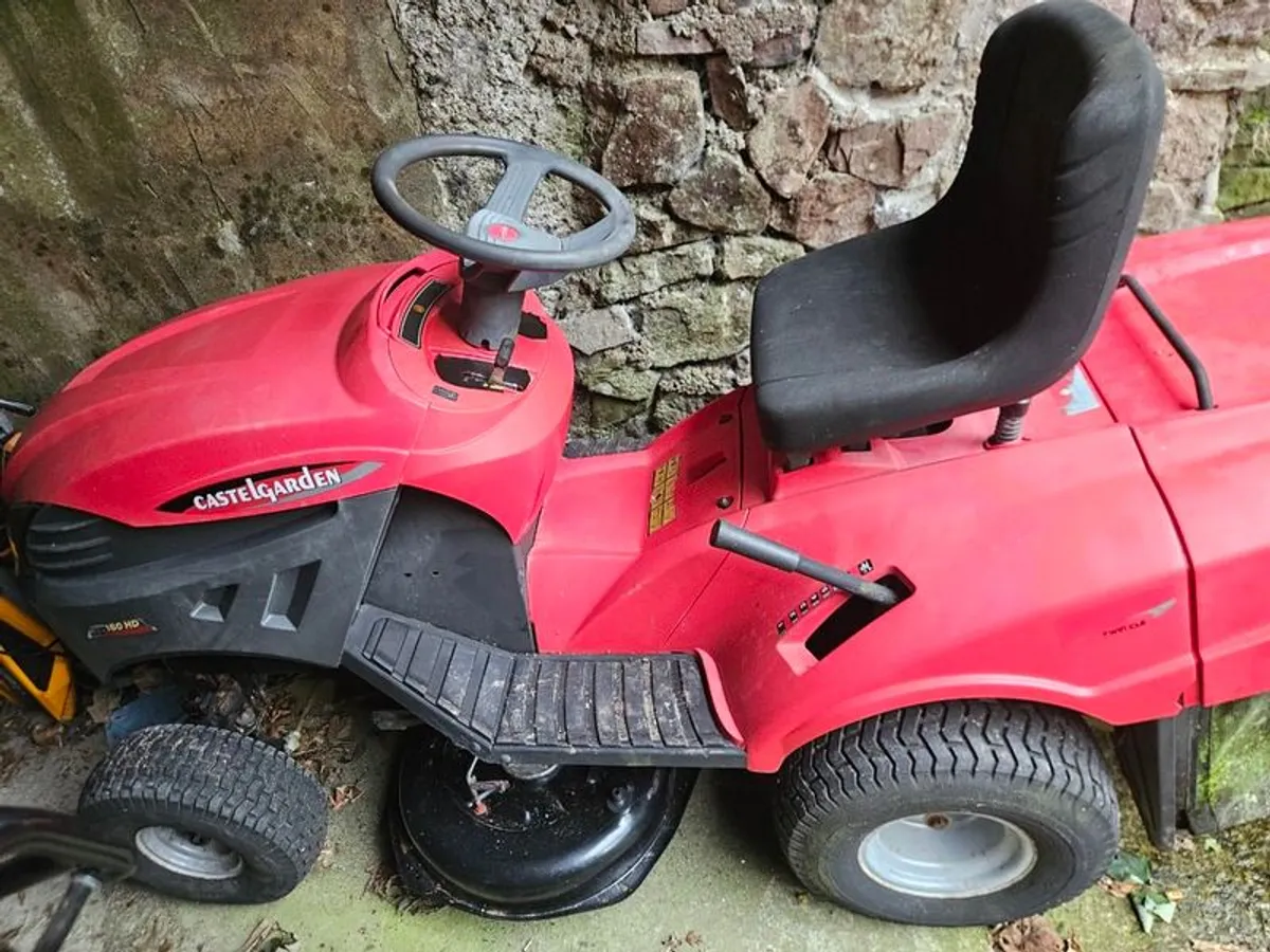 Tractor lawnmower - Image 1