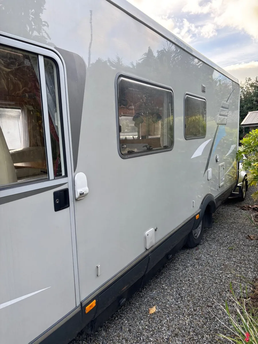 Camper van - Image 3