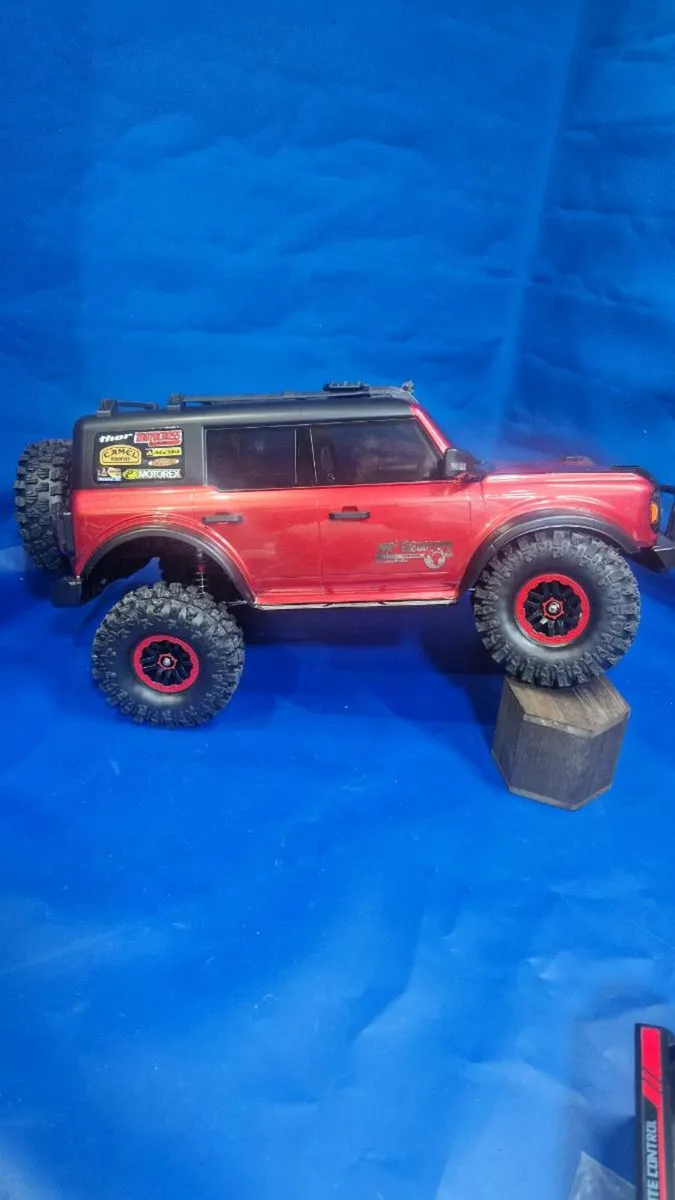 1:10 scale 4WD RC Rock Crawler styled after the Fo - Image 1