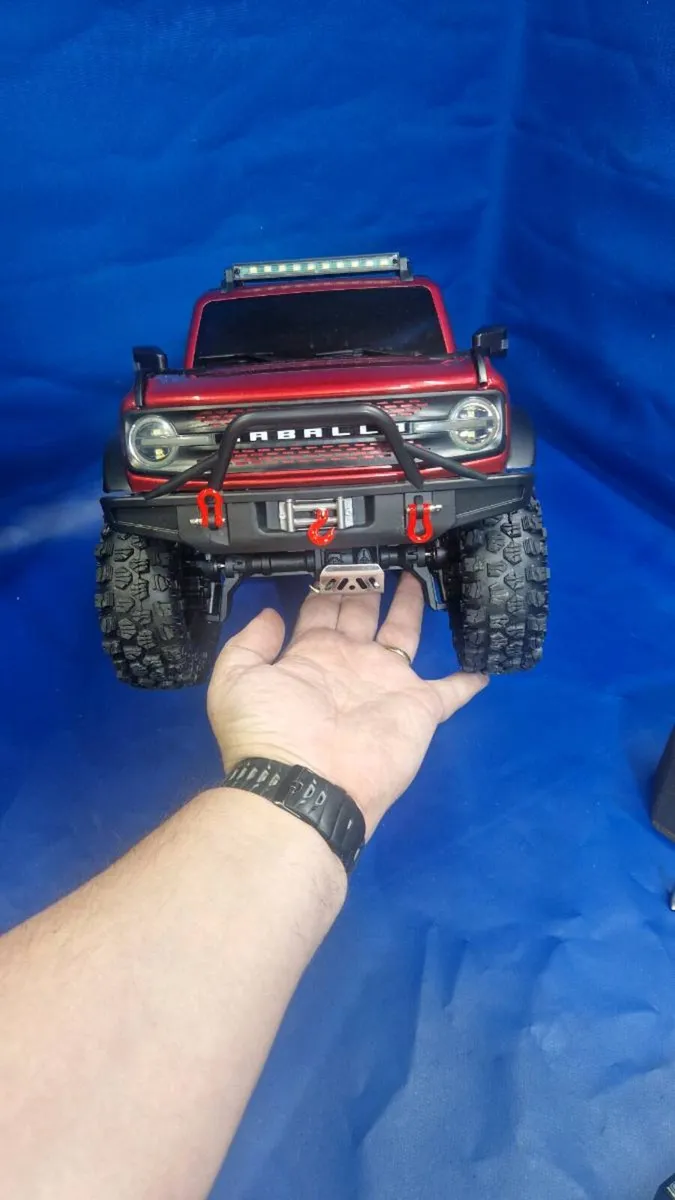 1:10 scale 4WD RC Rock Crawler styled after the Fo - Image 2