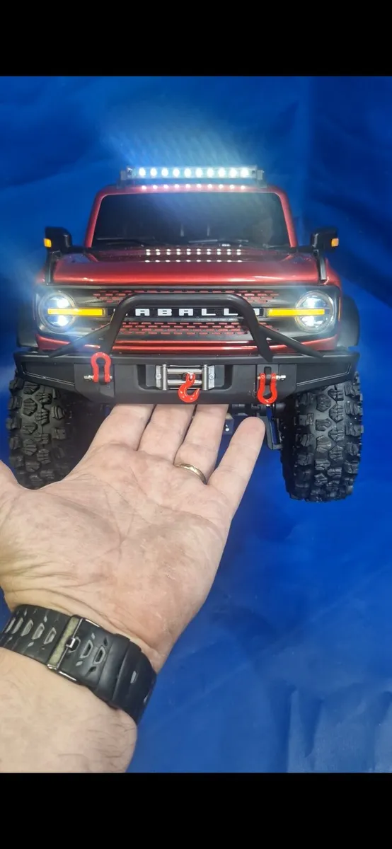 1:10 scale 4WD RC Rock Crawler styled after the Fo - Image 3