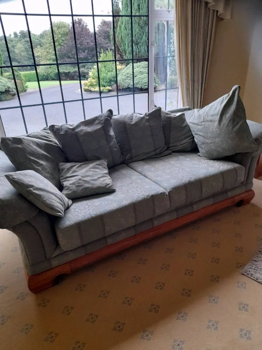 Suite of furniture - Image 1