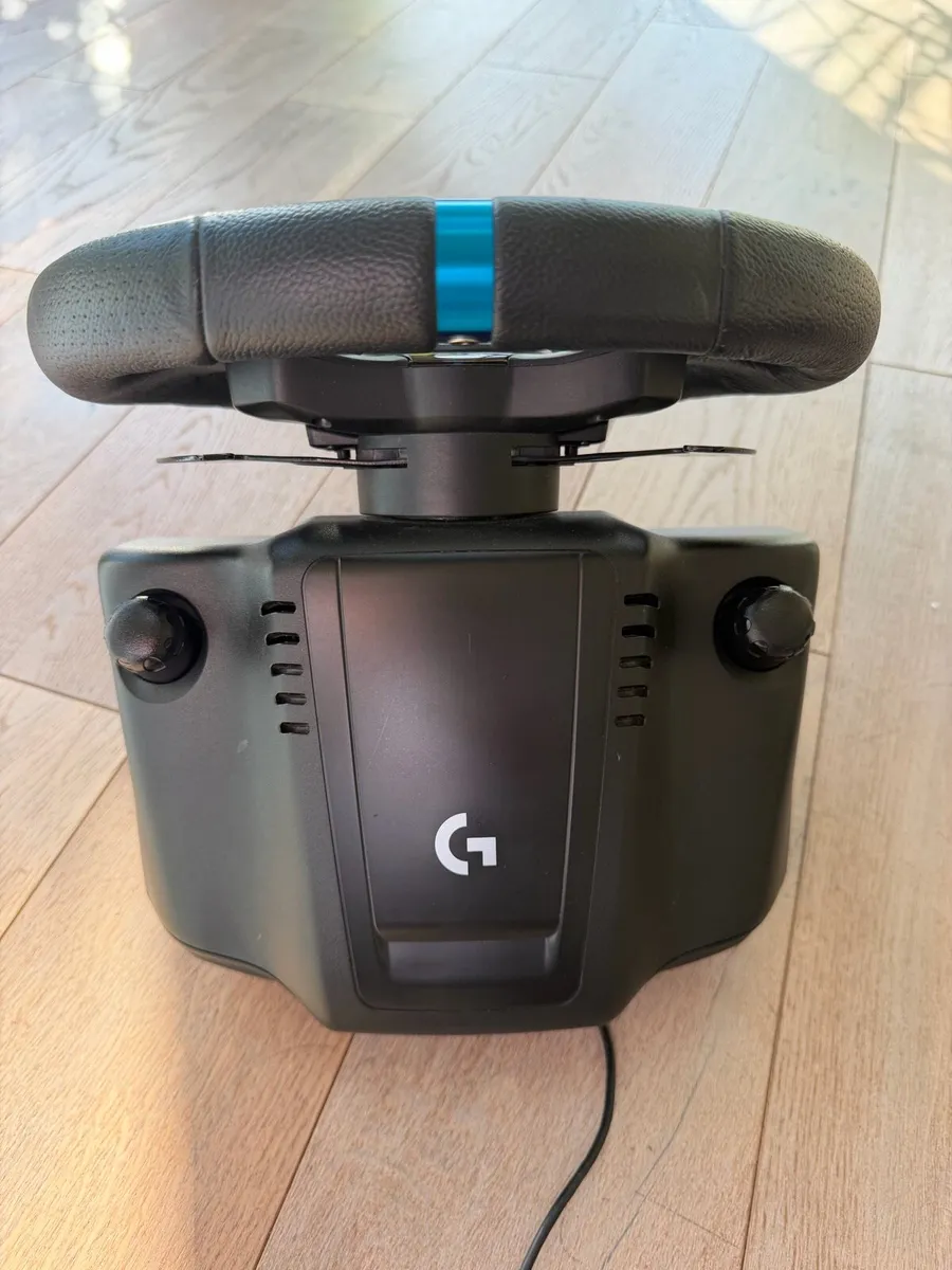 Logitech G923 TrueForce Racing Wheel & Pedals - - Image 3