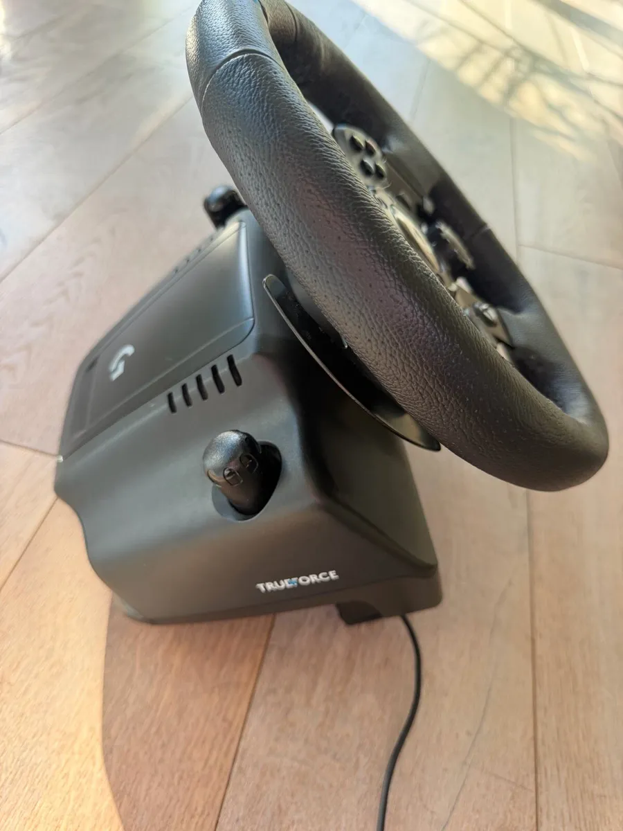 Logitech G923 TrueForce Racing Wheel & Pedals - - Image 4