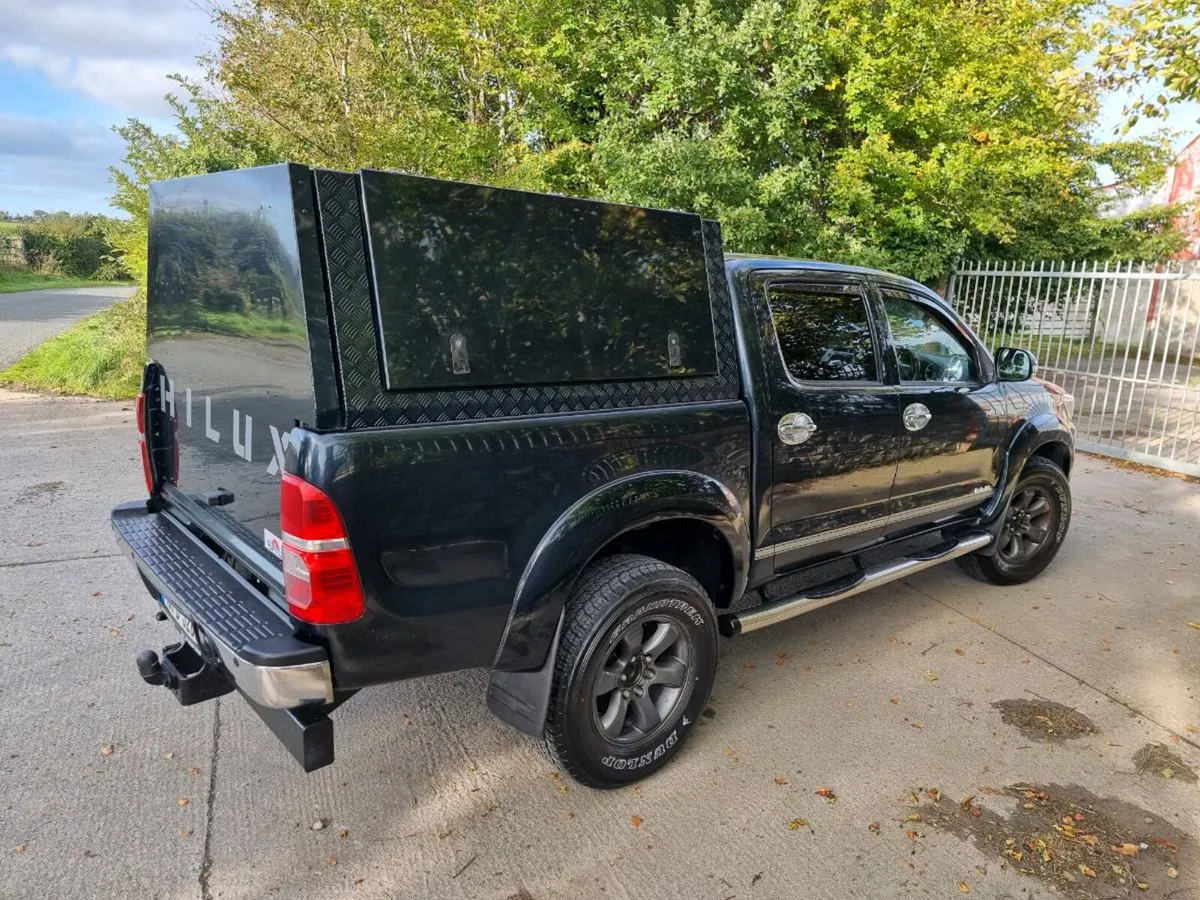 131 Toyota Hilux Invincible 3.0 / cvrt sept 27. - Image 3