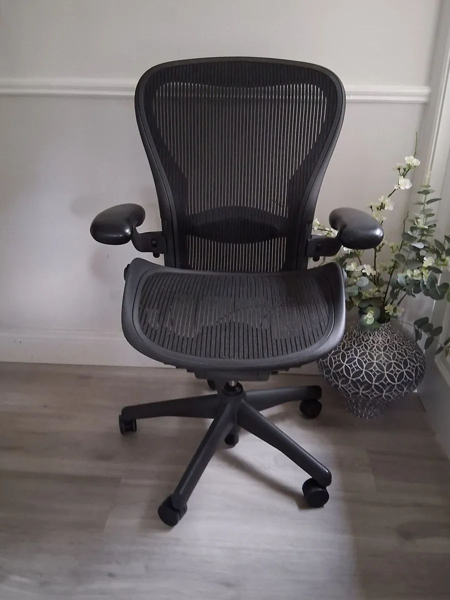 Herman Miller Classic Aeron Size C - Image 1
