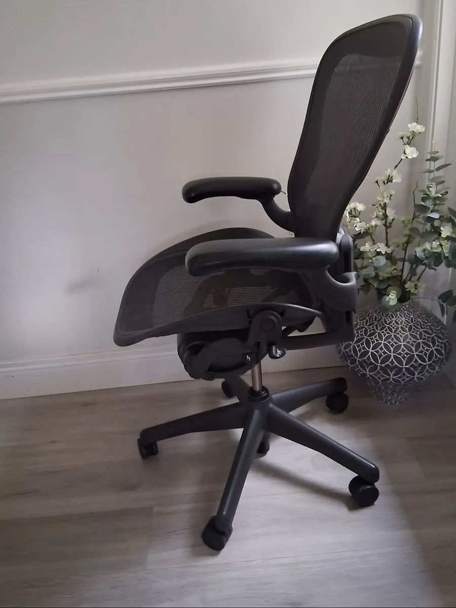 Herman Miller Classic Aeron Size C - Image 3