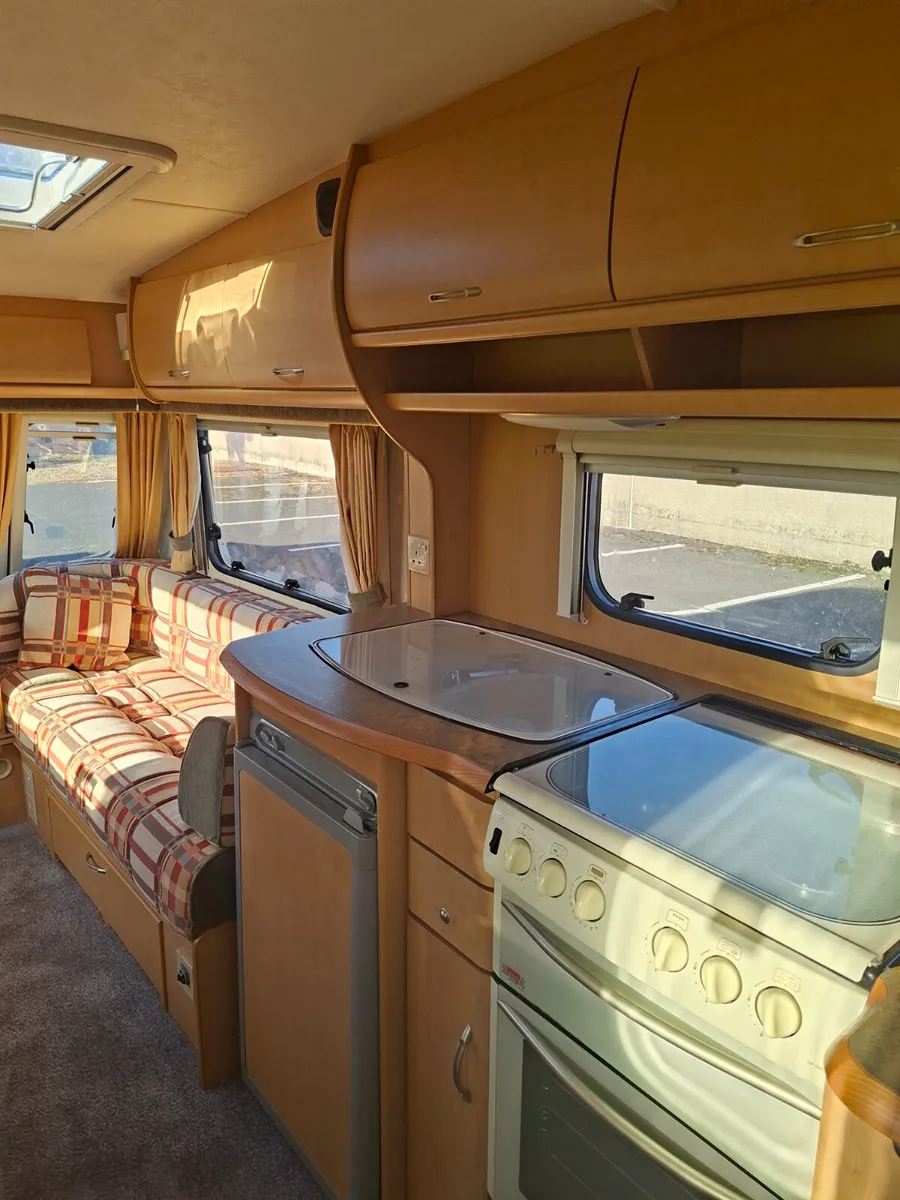 Light weight 2 berth caravan - Image 4