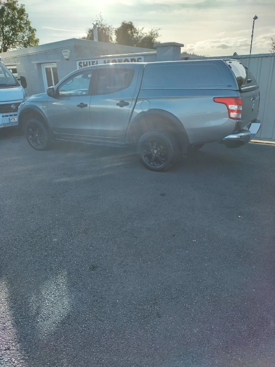 2018 4X4 CREW CAB PICK UP 5 SEATER, - Image 3