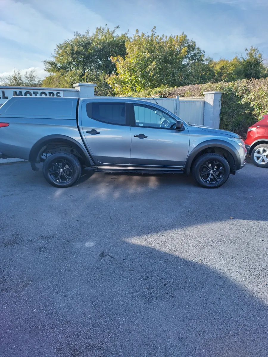 2018 4X4 CREW CAB PICK UP 5 SEATER, - Image 1