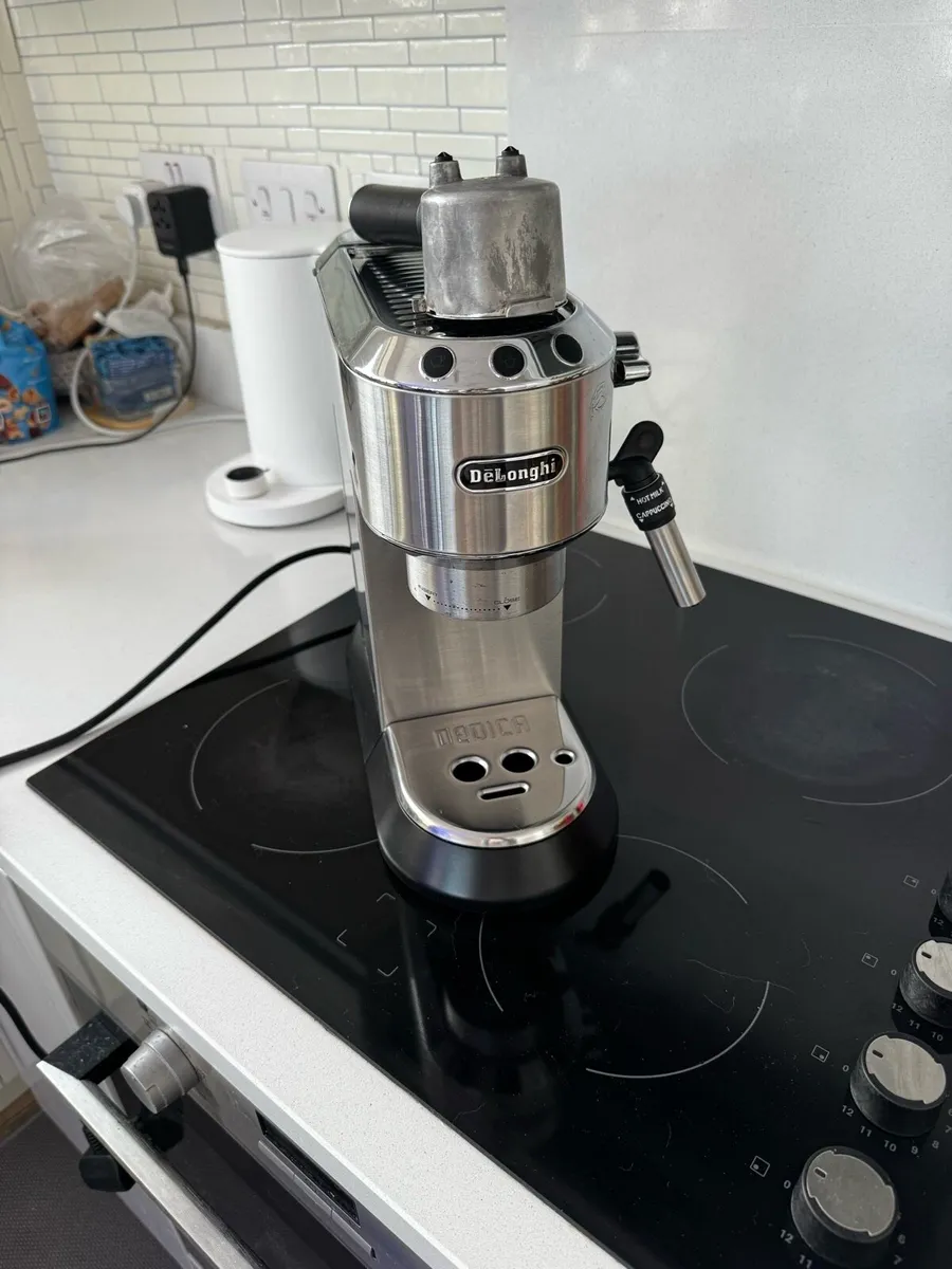 Delonghi coffee machine - Image 2