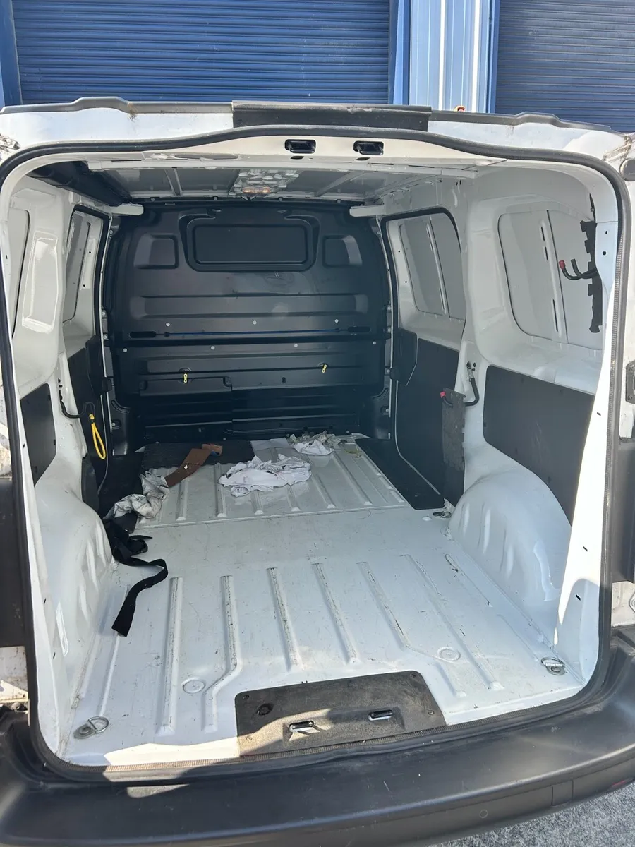 Citroen e-Dispatch 75KW EV Van - Image 3