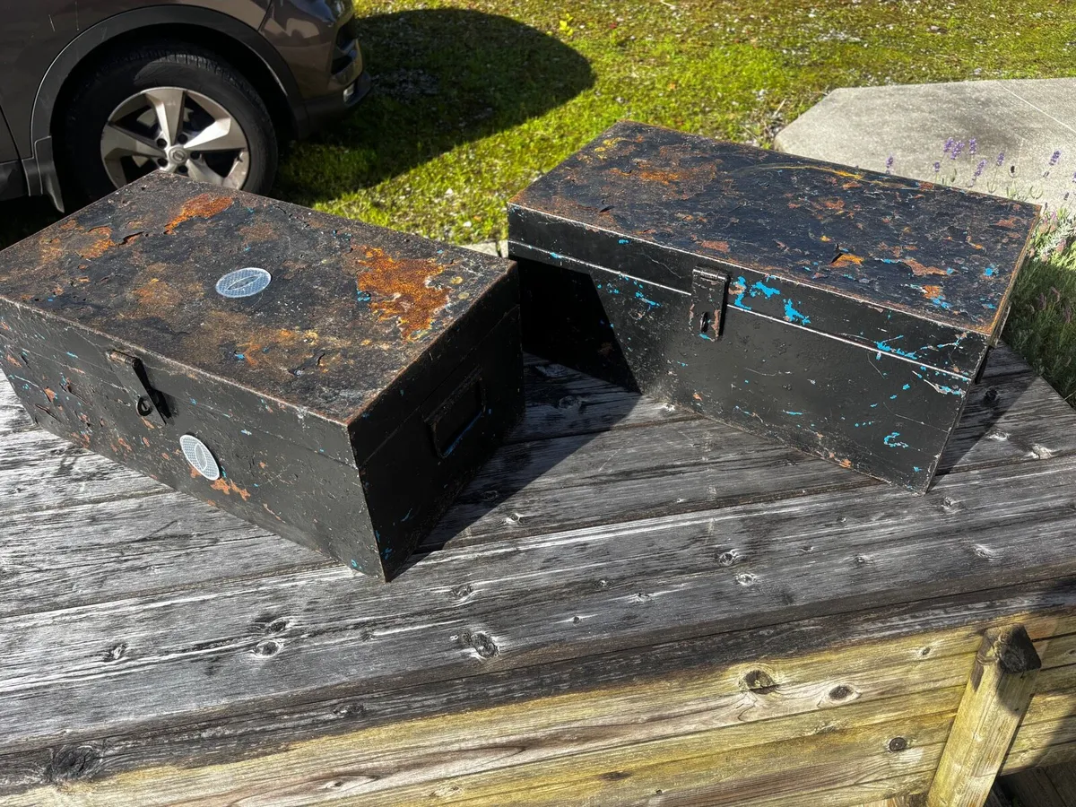2 x metal boxes - Image 1