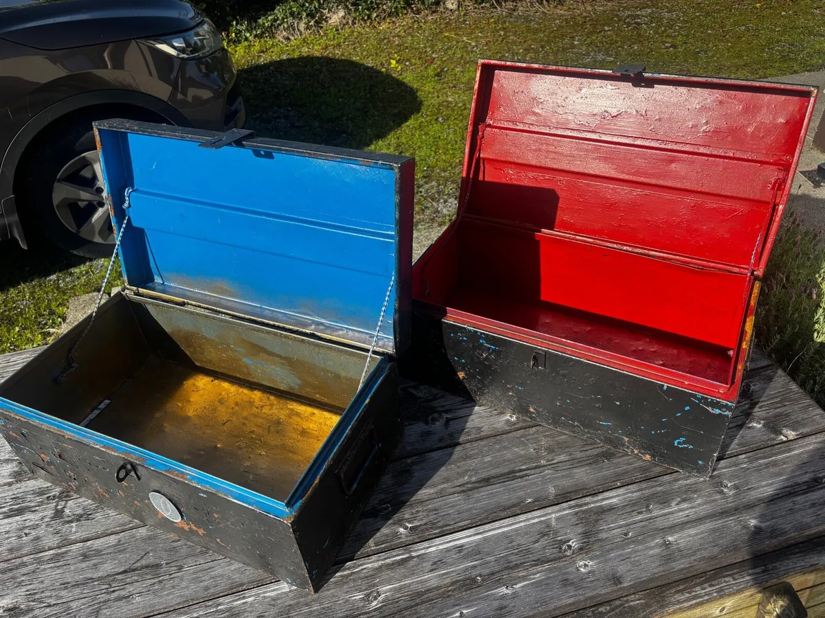 2 x metal boxes - Image 2