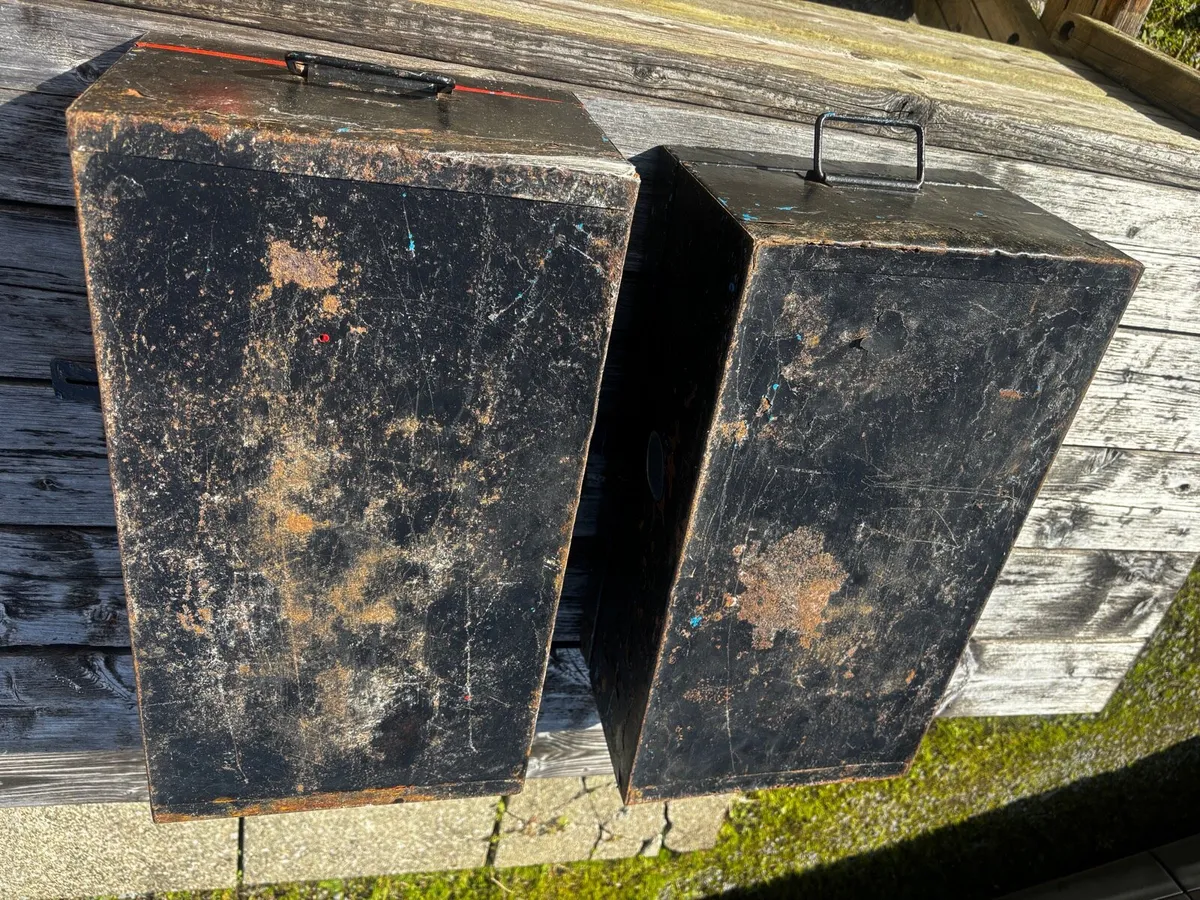 2 x metal boxes - Image 3