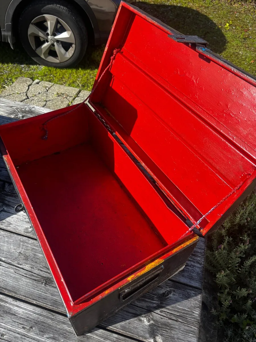 2 x metal boxes - Image 4
