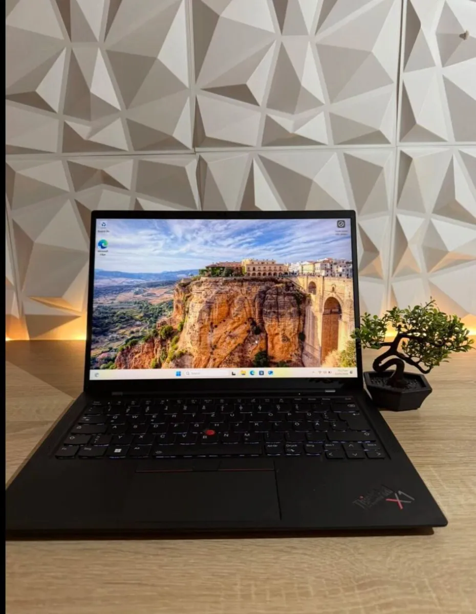 lenovo thinkpad x1 carbon gen 9 - Image 1