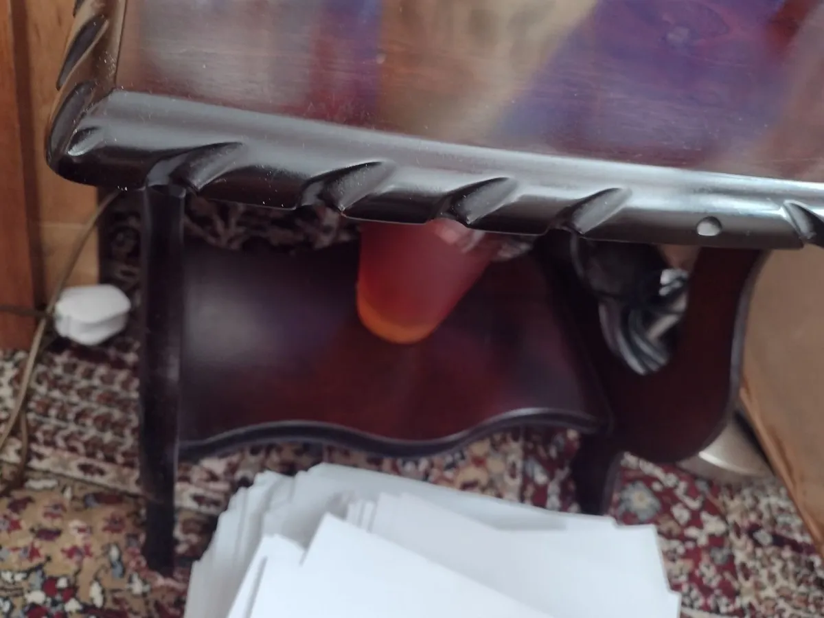 Vintage side table or lamp table with shelf - Image 2