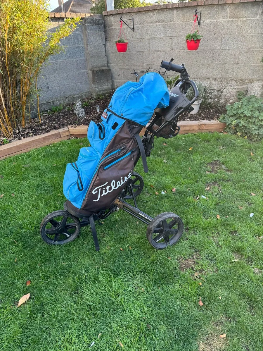 Clickgear golf Trolley & titleist staydry golf bag - Image 4