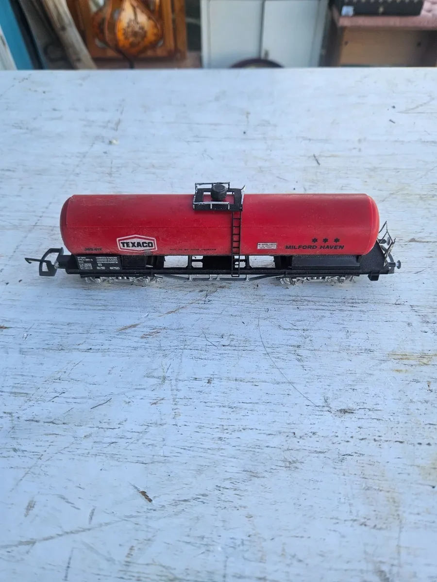 Hornby Lima OO Gauge Texaco Tanker Wagon - Image 1