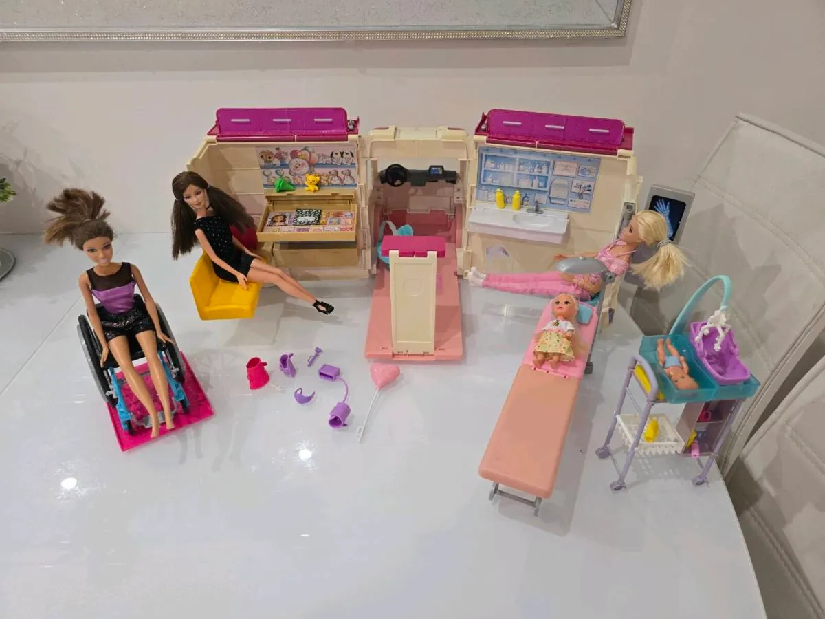Barbie Medical Ambulance - Image 2