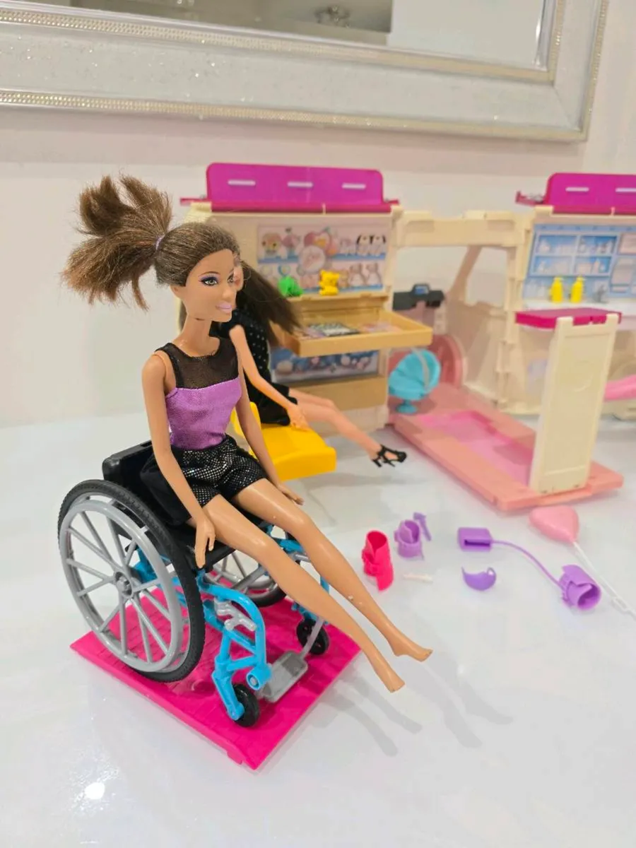 Barbie Medical Ambulance - Image 4