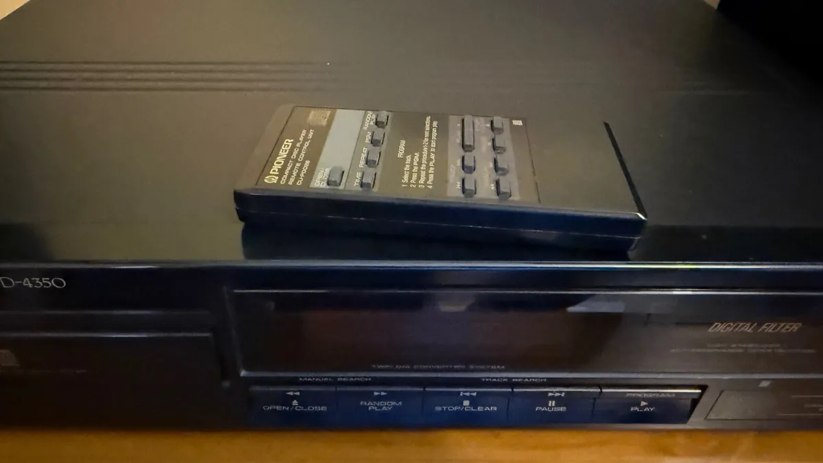 Pioneer CD player It doesn't read CDs. - Image 3