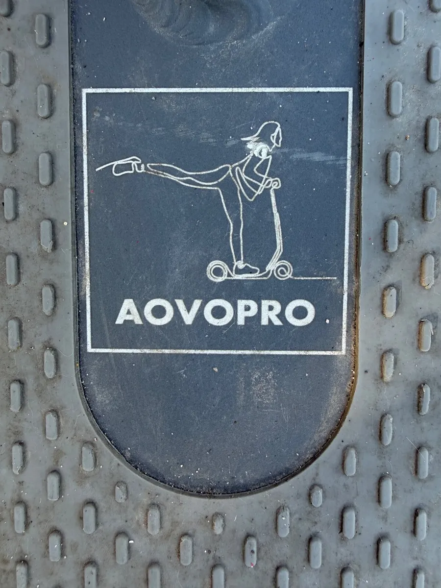 AOVOPRO Electric Scooter - Image 2