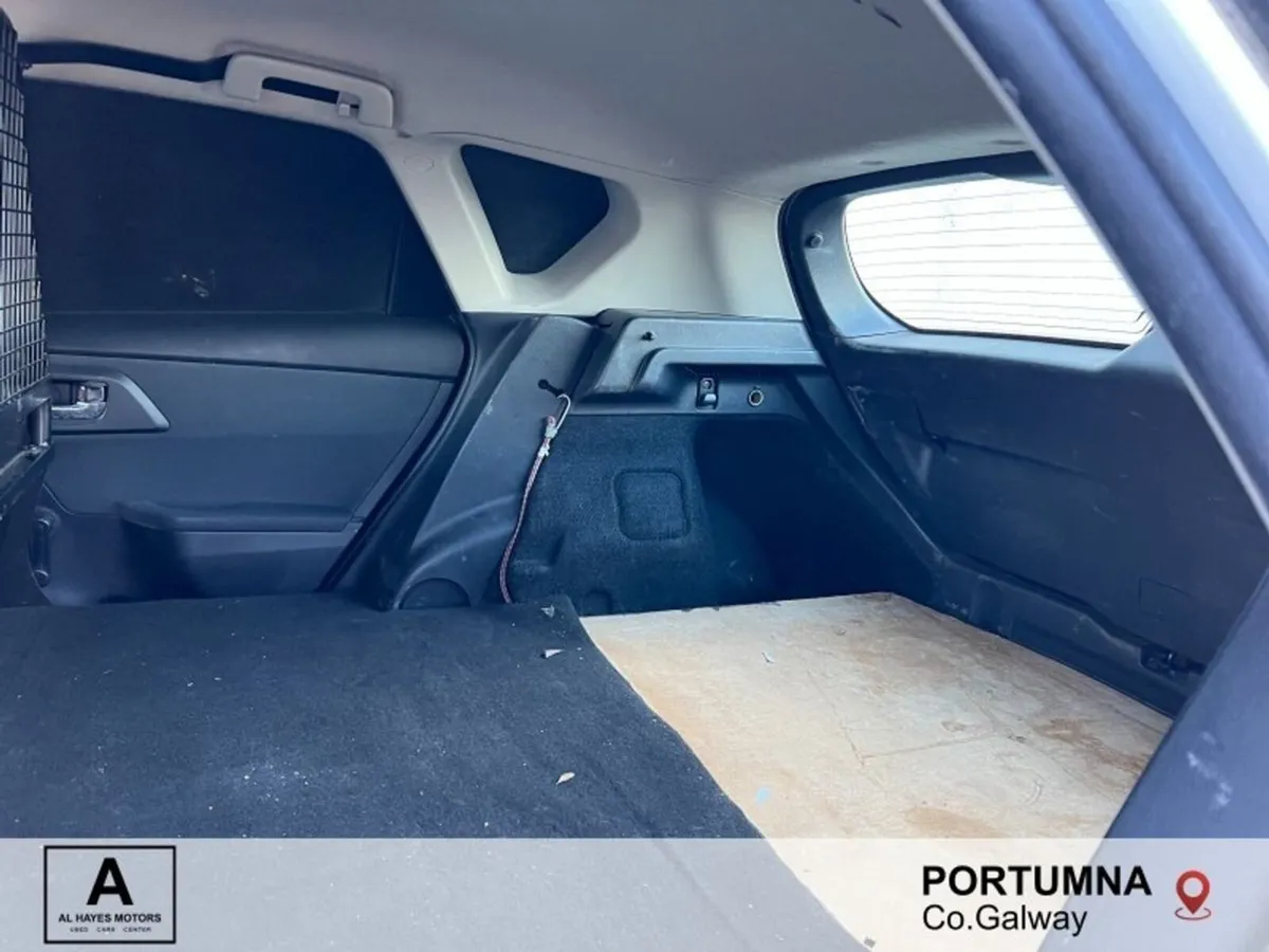 Toyota Auris 1.4 D4D TERRA VAN *PRICE+VAT* - Image 4