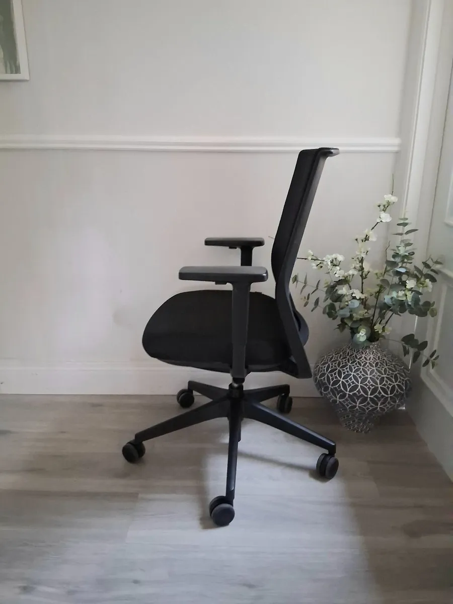 Ergonomic Office Chair - Image 3