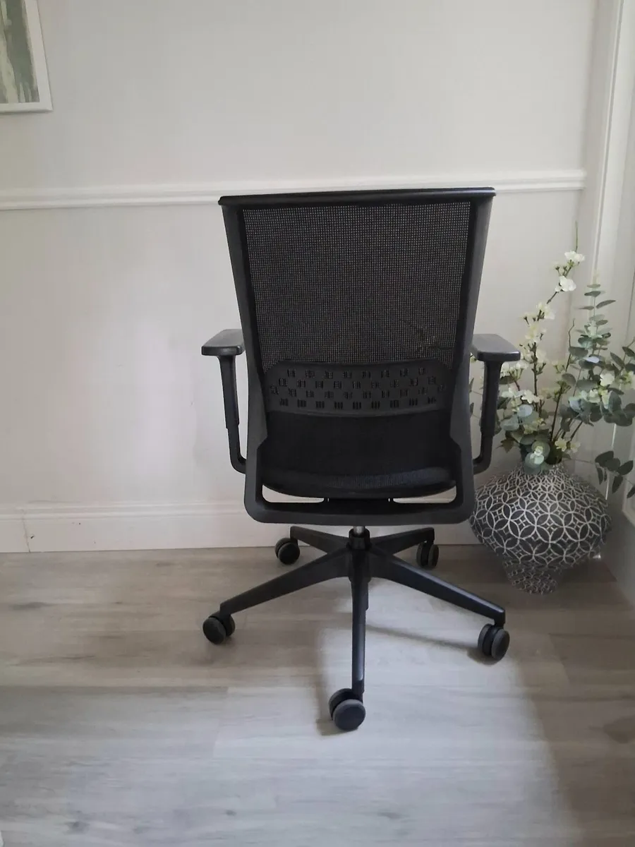 Ergonomic Office Chair - Image 4