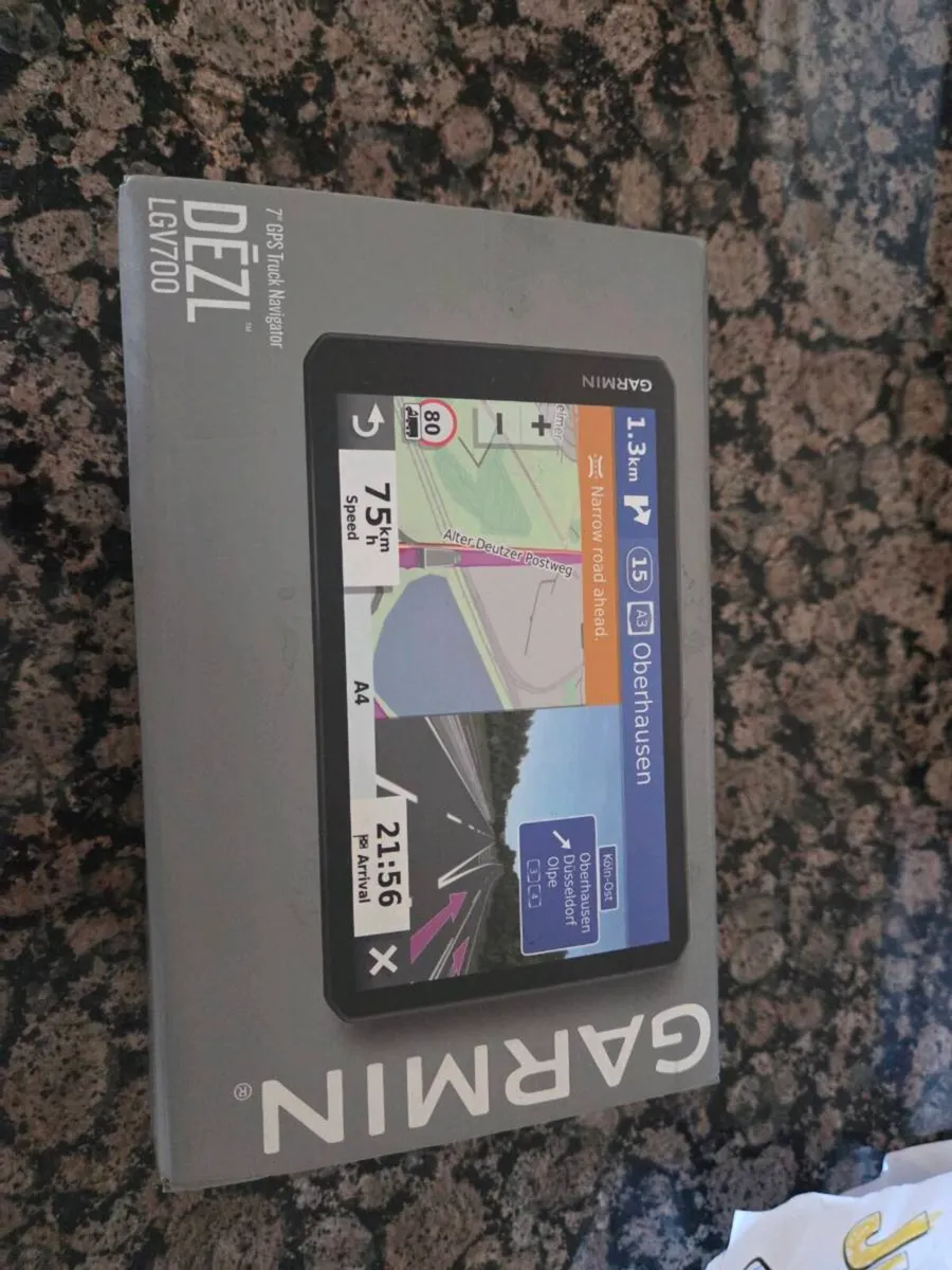 Garmin dézl LGV 700 Truck nav - Image 1