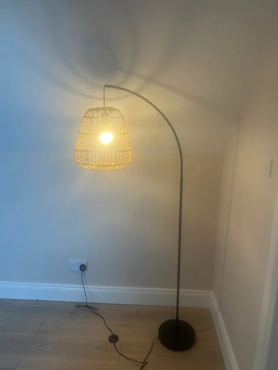 Wicker floor lamp - Image 1