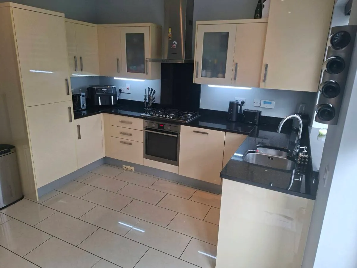 Kitchen and appliances - Image 4