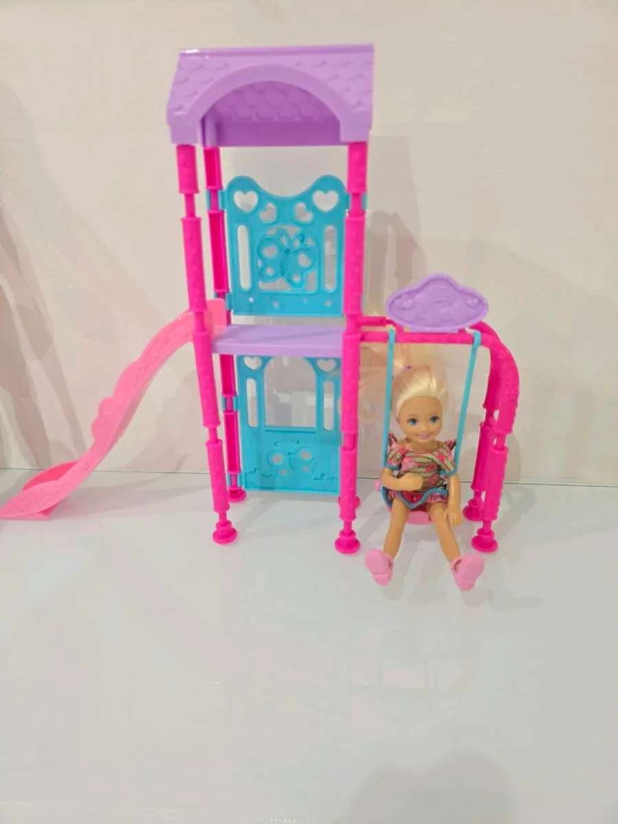 Barbie Family & Playground Set - Image 3