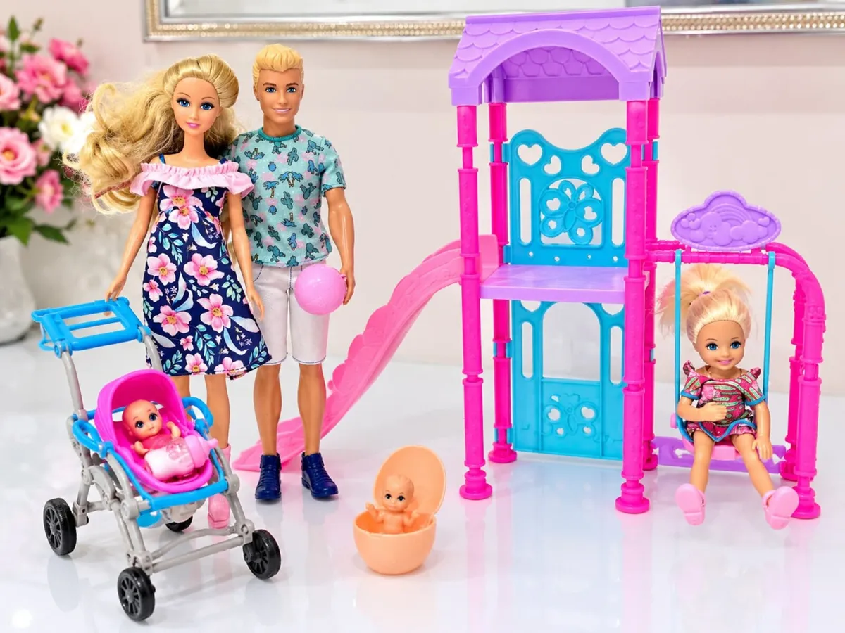 Barbie Family & Playground Set - Image 1