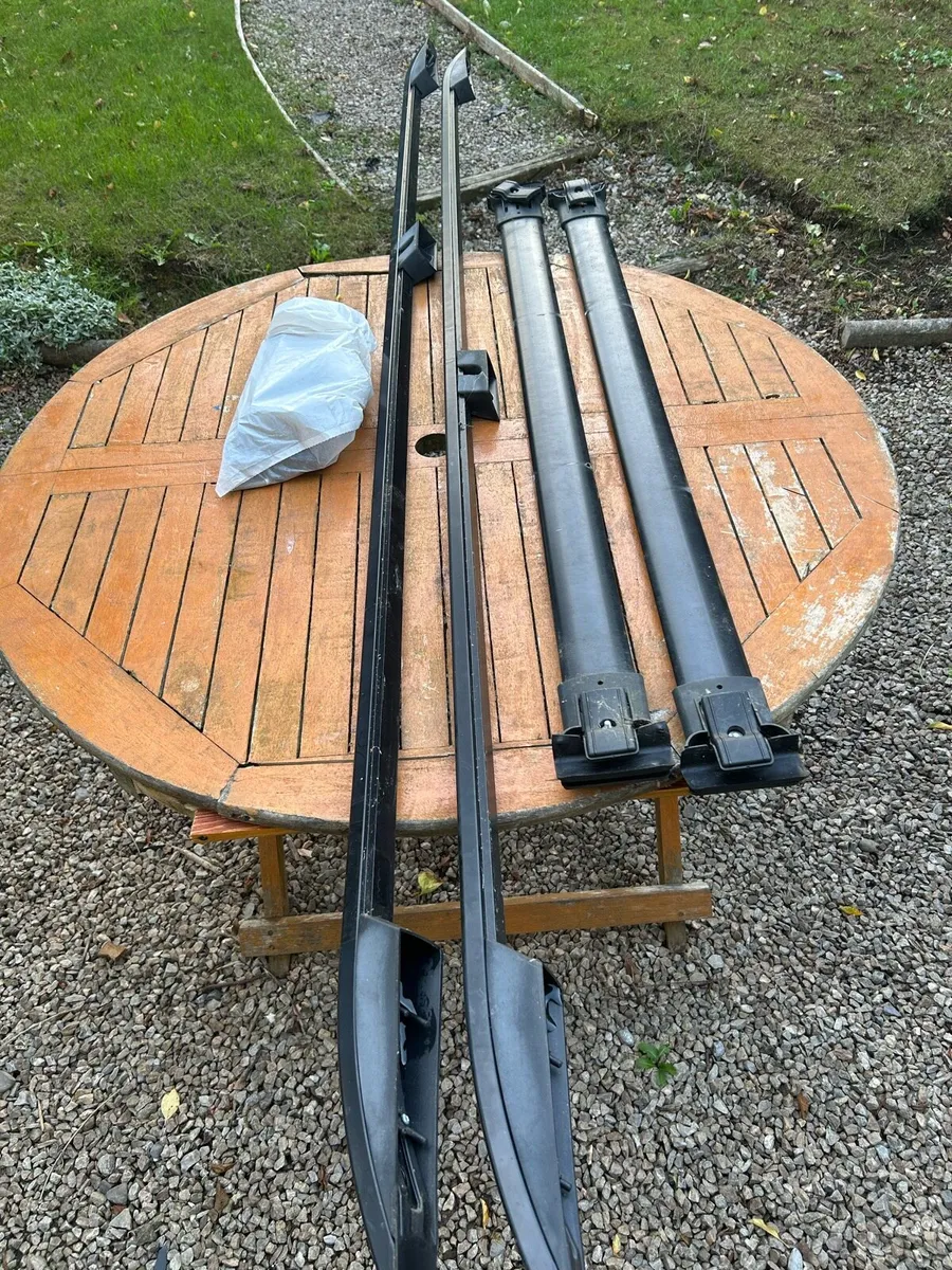 VW Transporter T6 roof rails and 2 crossbars