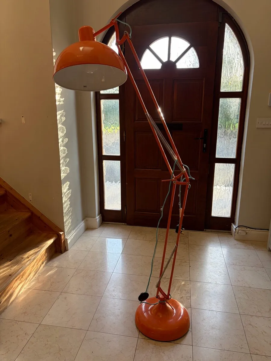 Orange floor lamp - Image 1