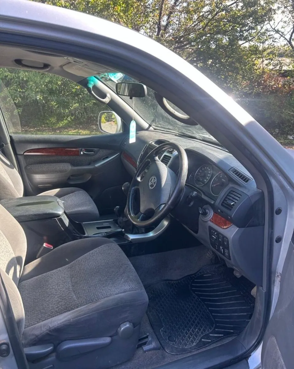 Toyota Landcruiser fresh Doe - Image 3