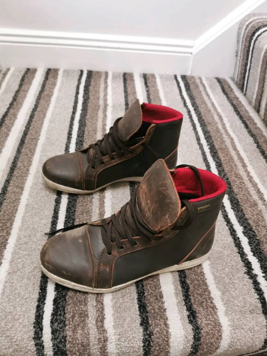Boots - Image 1