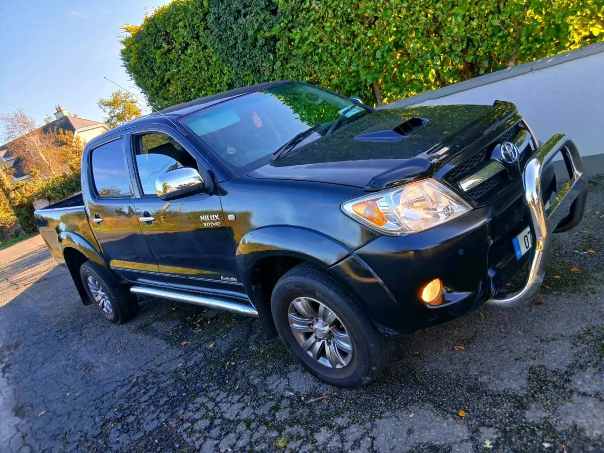 Toyota Hilux Invincible - Image 2